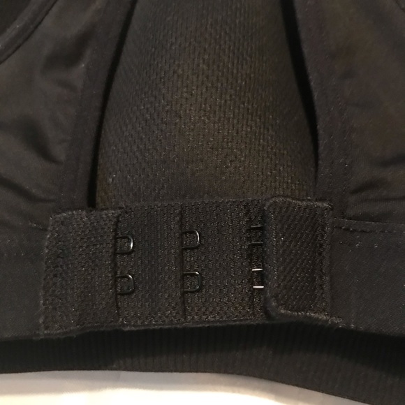 NWOT Victoria’s Secret sports bra - Picture 5 of 8